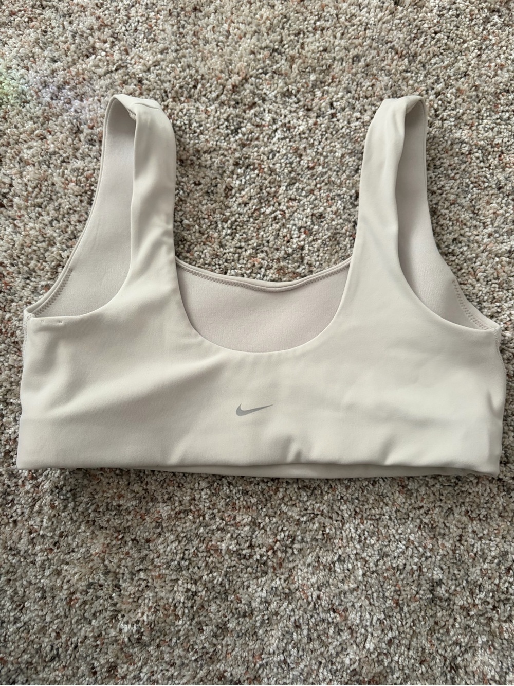 Nike Alate Women's Scoop-Neck Sports Bra in Light Beige